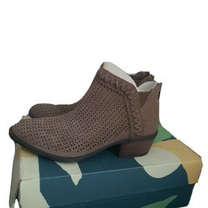 Earth Shoes Peak Perry Women's Ankle Boot size 7m